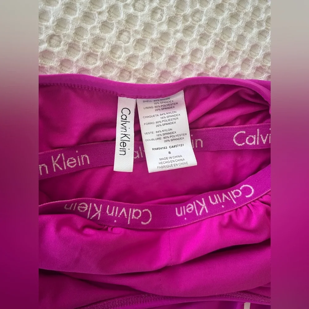 Size 8 Calvin Klein Fuchsia one piece bathing suit adjustable straps built bra - Picture 3 of 3
